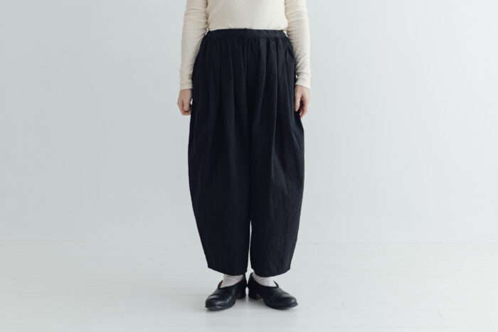 R244 CAMILLE TUCK PANTS noir 1