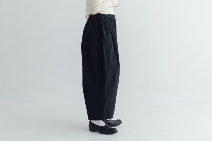 R244 CAMILLE TUCK PANTS noir 2