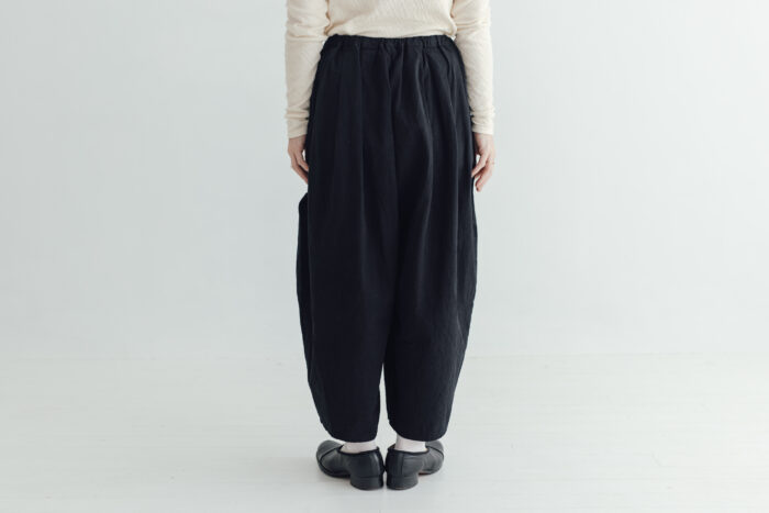 R244 CAMILLE TUCK PANTS noir 3