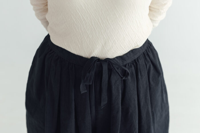 R244 CAMILLE TUCK PANTS noir 4