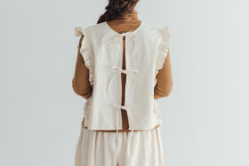 R245 CAMILLE FRILLY GILET ecru 3