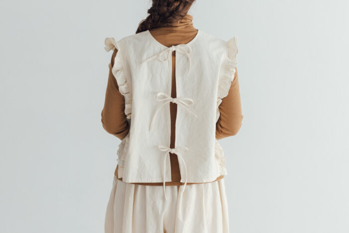 R245 CAMILLE FRILLY GILET ecru 3