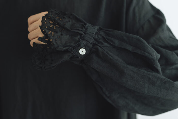 G1022 ANTIQUE LACE SLEEVE ATELIER ONE PIECE noir 4