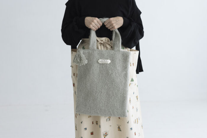 ALPACA SHAGGY TASSEL BAG fog 1