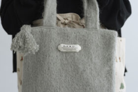 ALPACA SHAGGY TASSEL BAG fog 3