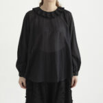 花びらの舞 tucked collar blouse