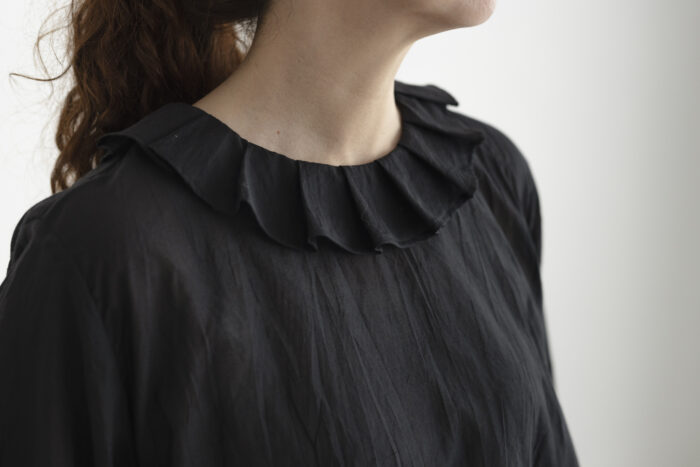 花びらの舞 tucked collar blouse 4