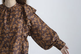 Ruffle Short Blouse brown 4