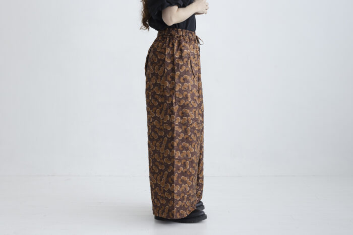 Embroidery Tuck Pants brown 2