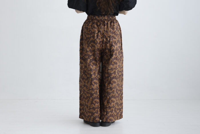 Embroidery Tuck Pants brown 3
