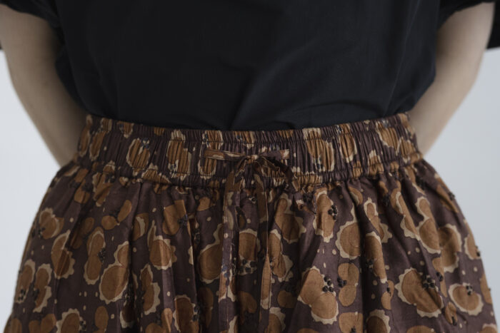 Embroidery Tuck Pants brown 4