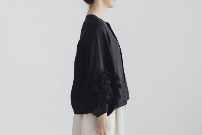 予約 G1077 ANTIQUE LACE FRILL SLEEVE BLOUSE noir 6月末〜7月初 2