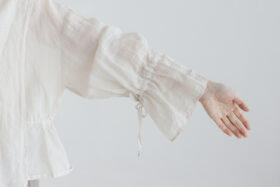 予約 G1075 CURIOUS 2WAY BLOUSE grayish white 6月中〜6月末 5