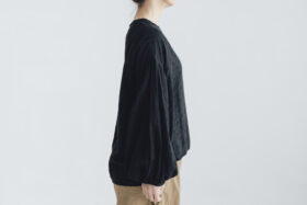 予約 G1090 ANTIQUE ROSE JACQUARD MODERNIST BLOUSE noir 8月中〜8月末 2