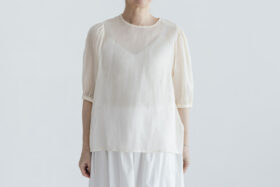 予約 G1081 GATHER SLEEVE MODERNIST BLOUSE milk 7月初〜7月中 1