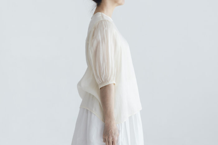 予約 G1081 GATHER SLEEVE MODERNIST BLOUSE milk 7月初〜7月中 2