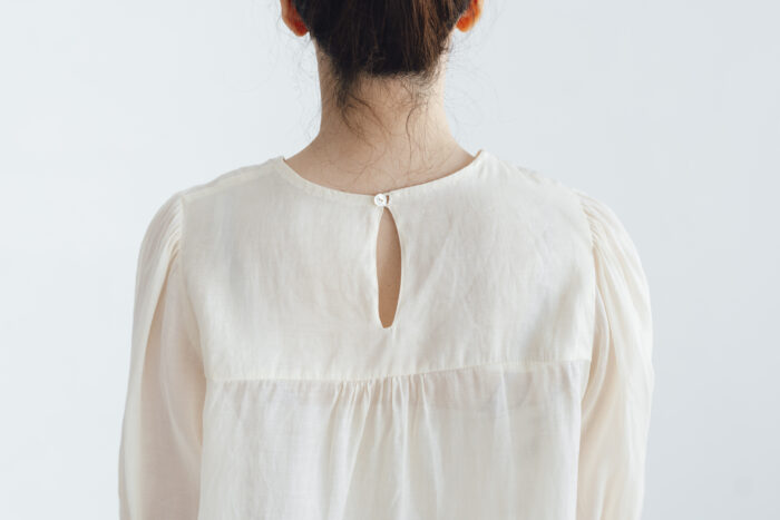 予約 G1081 GATHER SLEEVE MODERNIST BLOUSE milk 7月初〜7月中 6