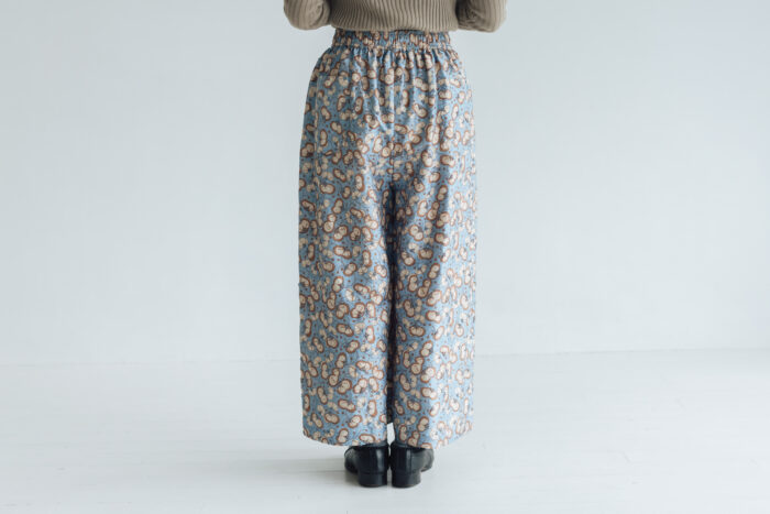 BN 2563 Embroidery Tuck Pants Dull blue 3