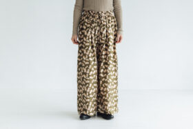 BN 2563 Embroidery Tuck Pants olive 1