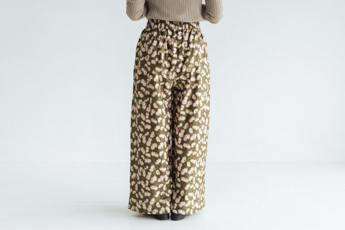 BN 2563 Embroidery Tuck Pants olive 3