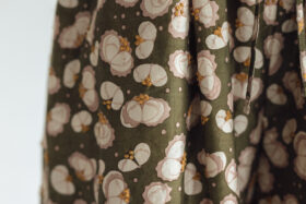 BN 2563 Embroidery Tuck Pants olive 4