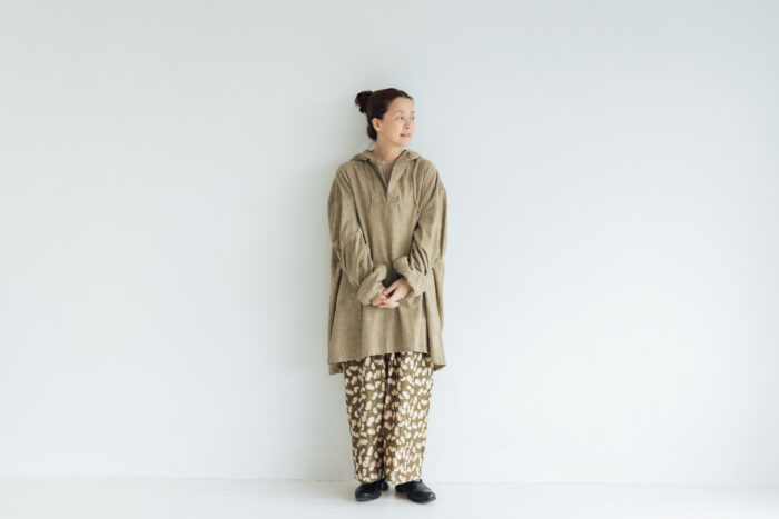 BN 2563 Embroidery Tuck Pants olive 5