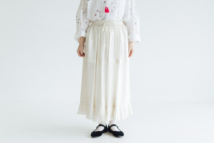 BN2302 Gather Tuck Skirt  B.White 1