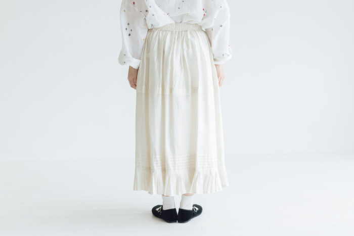 BN2302 Gather Tuck Skirt  B.White 3