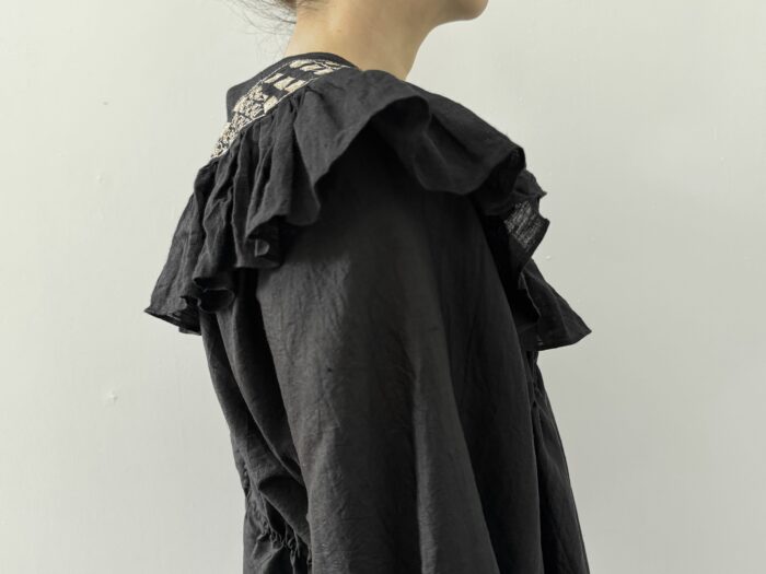 BN2588 Embroidery Ruffle Collor black 2