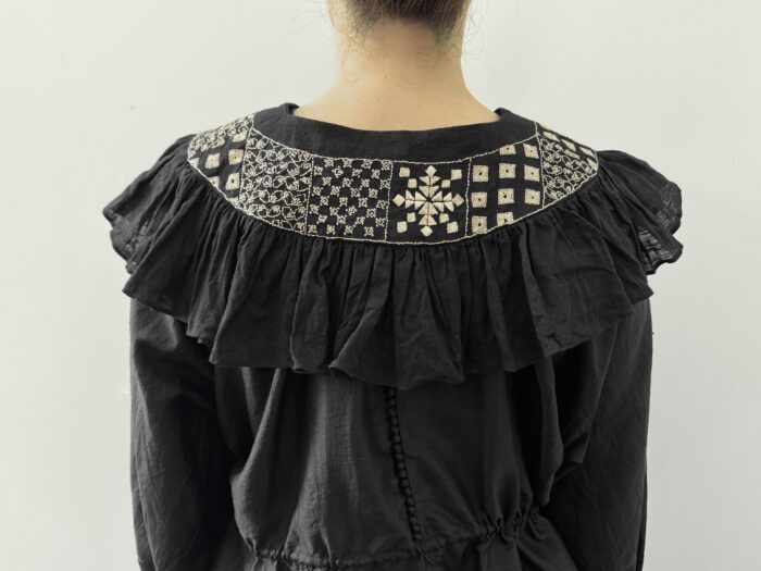 BN2588 Embroidery Ruffle Collor black 3