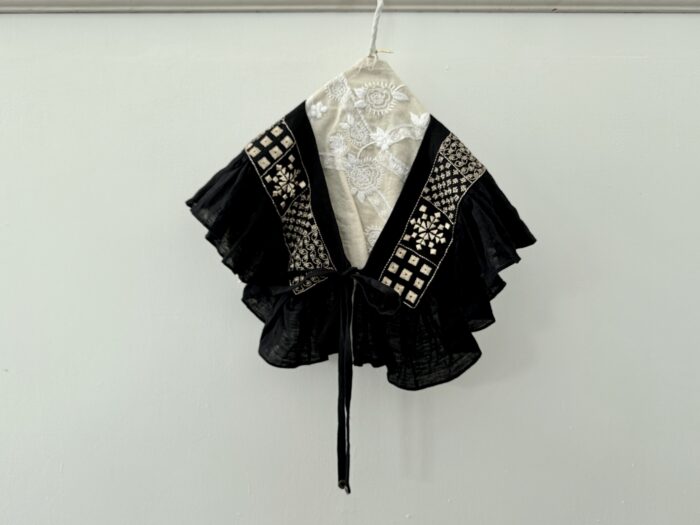 BN2588 Embroidery Ruffle Collor black 4