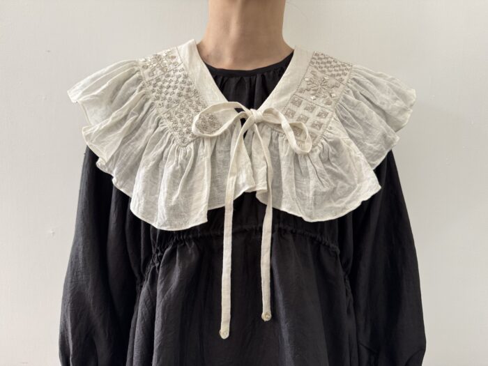 BN2588 Embroidery Ruffle Collor off white 1