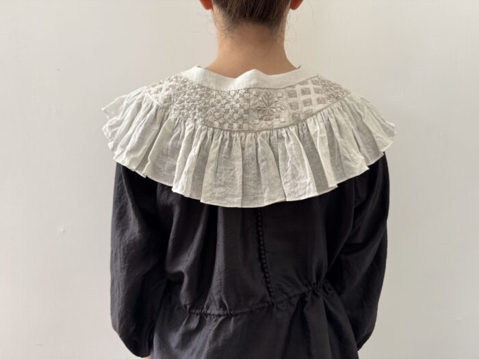 BN2588 Embroidery Ruffle Collor off white 3