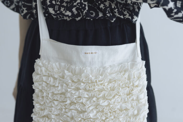 H.C.C FRILL SHOULDER BAG white 3