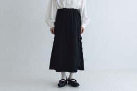 予約 R305 JOU JOU APRON SKIRT black  9月中〜9月末 1