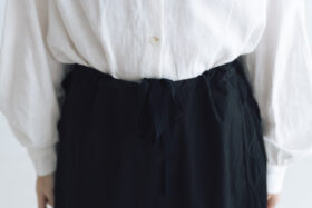 予約 R305 JOU JOU APRON SKIRT black  9月中〜9月末 5