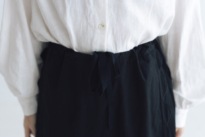 予約 R305 JOU JOU APRON SKIRT black  9月中〜9月末 5