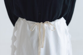 予約 R305 JOU JOU APRON SKIRT white  9月中〜9月末 4