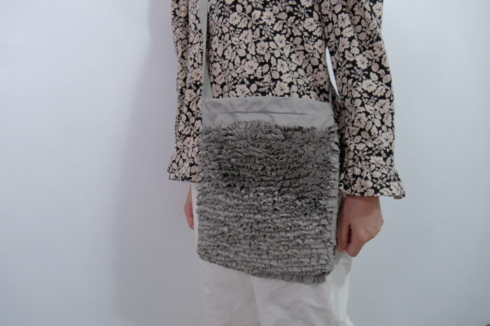 No.7993 H.C.C FRILL SHOULDER BAG gray 2-4月 1