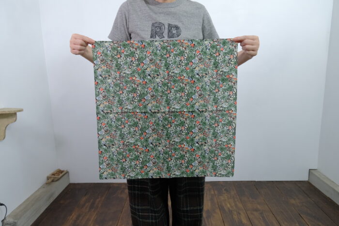 No.7881  WILD BERRY FIELD LAWN BANDANA 2-4月 3