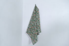 No.7881  WILD BERRY FIELD LAWN BANDANA 2-4月 4