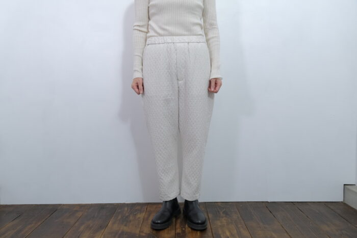 No.7935  MATELASSE SARROUEL TAPERED GUM PANTS 2-4月 1