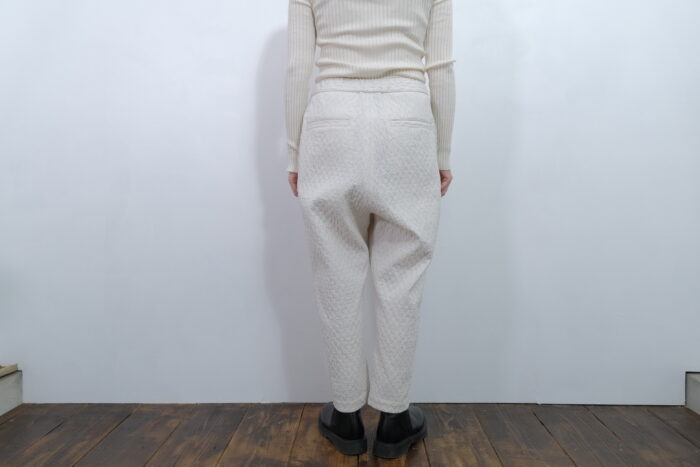 No.7935  MATELASSE SARROUEL TAPERED GUM PANTS 2-4月 3