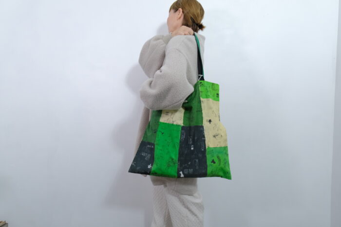 No.7965 MOSAIC GRAFFITI TOTE BAG green 2-4月 2