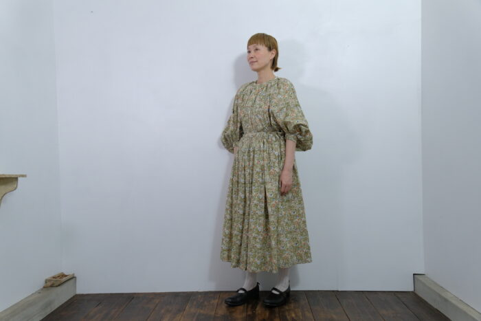 No.7877  WILD BERRY FIELD LAWN GATHER SMOCK 2-4月 6