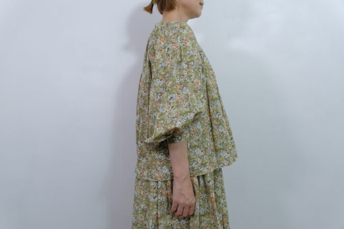 No.7877  WILD BERRY FIELD LAWN GATHER SMOCK 2-4月 2