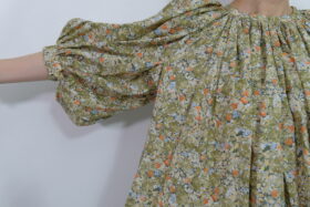 No.7877  WILD BERRY FIELD LAWN GATHER SMOCK 2-4月 4