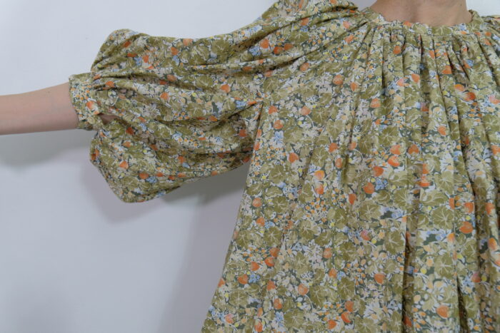 No.7877  WILD BERRY FIELD LAWN GATHER SMOCK 2-4月 4