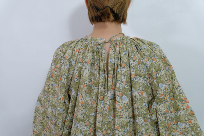 No.7877  WILD BERRY FIELD LAWN GATHER SMOCK 2-4月 5