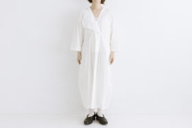 風景：刺繍襟ダーツドレス off white 1